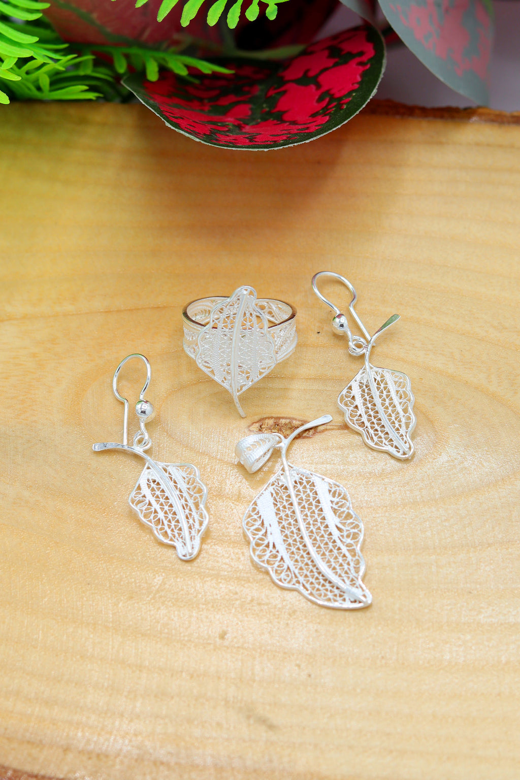 Leaf Model Handmade Filigree Silver Triple Jewelry Set (NG201022188)
