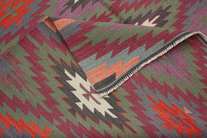5'5"x9'8" Afyonkarahisar Kilim Rug (KW140420)