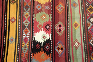 5'8"x10'2" Sivas Kilim Rug (KW190292)