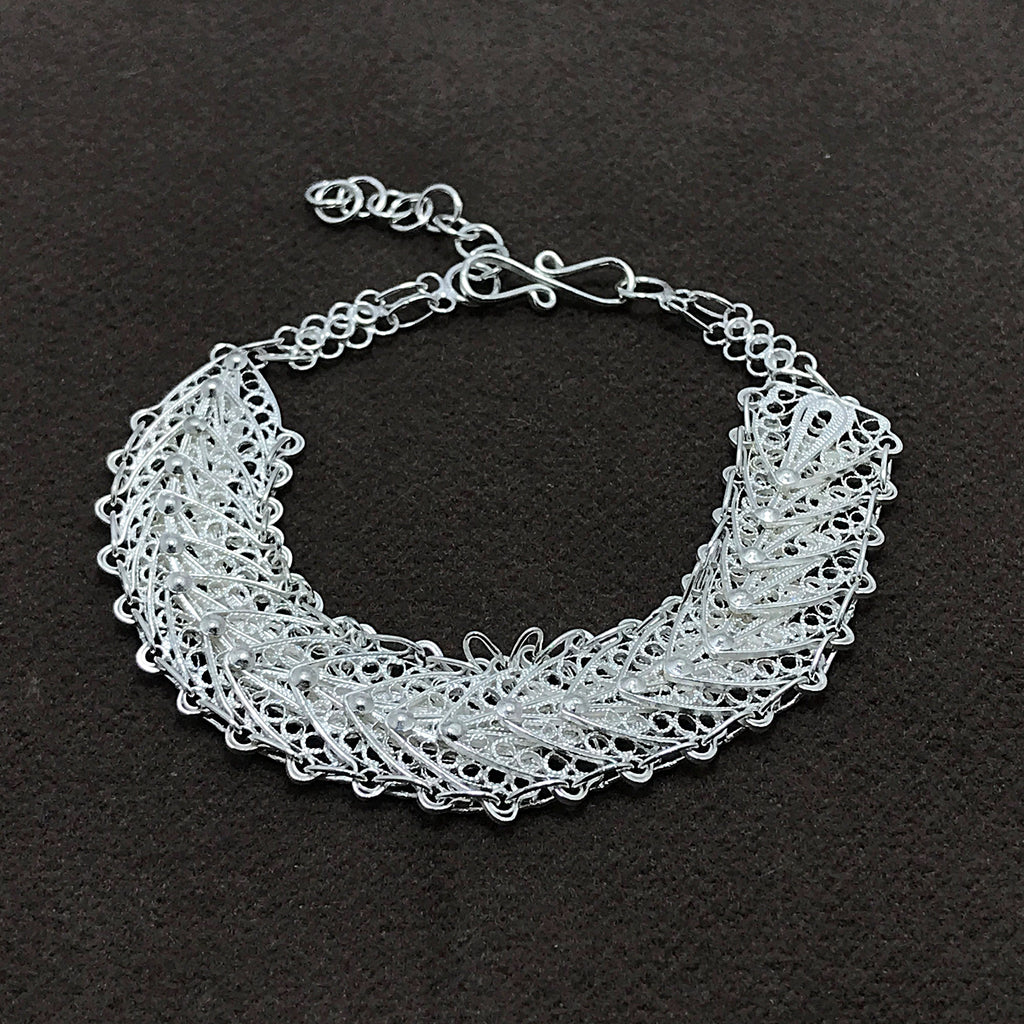 Sequent Heart Model Handmade Filigree Silver Bracelet (NG201014347)