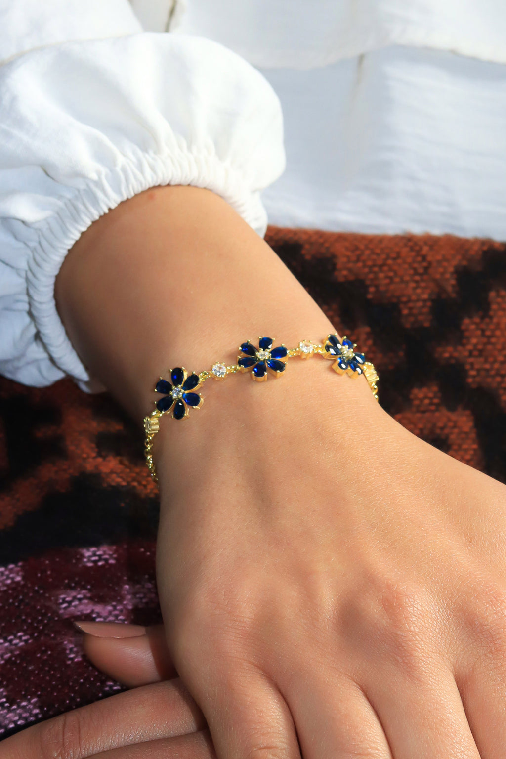 Floral Model Handmade Silver Bracelet With Sapphire (NG201020047)