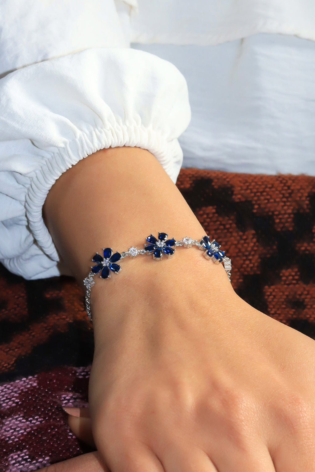 Floral Model Handmade Silver Bracelet With Sapphire (NG201020161)