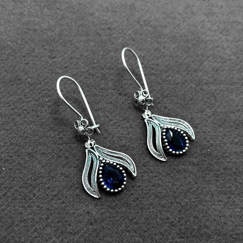 Floral Model Filigree Earrings With Sapphire (NG201011274)