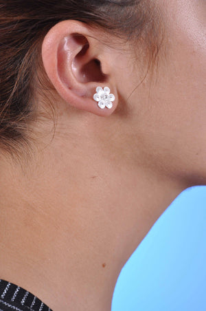 Daisy Model Filigree Handmade Silver Earrings (NG201013580)