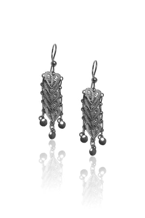 Scaly Heart Model Oxidized Filigree Silver Earrings (NG201017365)