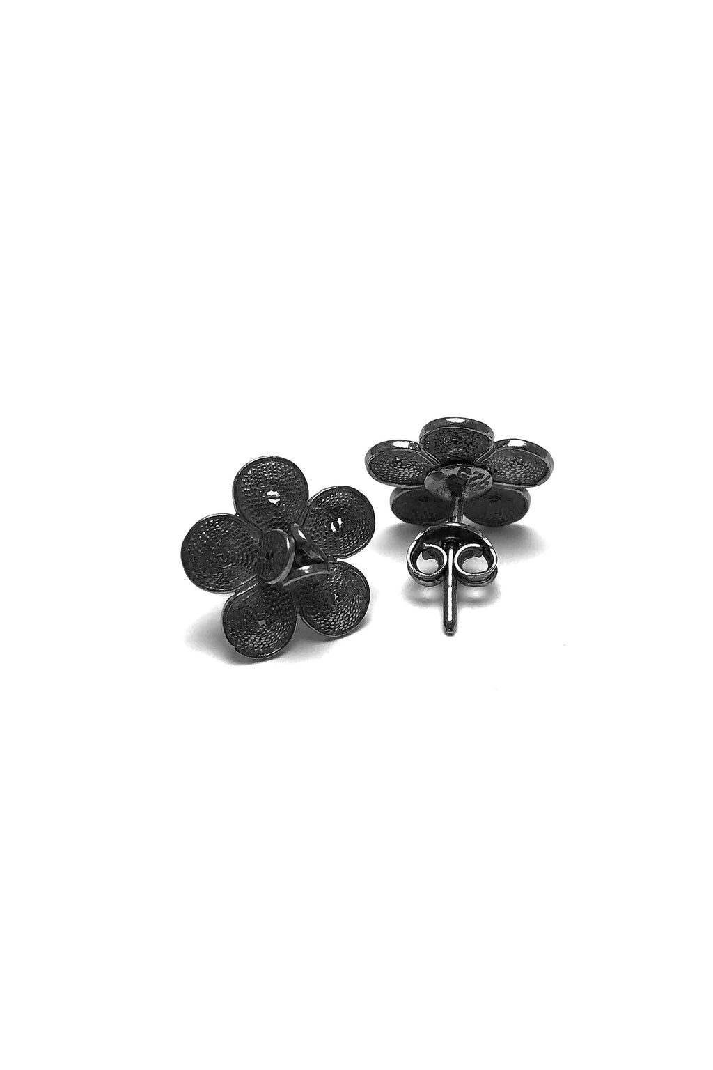 Daisy Model Oxidized Filigree Silver Earrings (NG201017392)