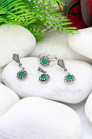 Floral Model Silver Triple Jewelry Set With Emerald (NG201021933)